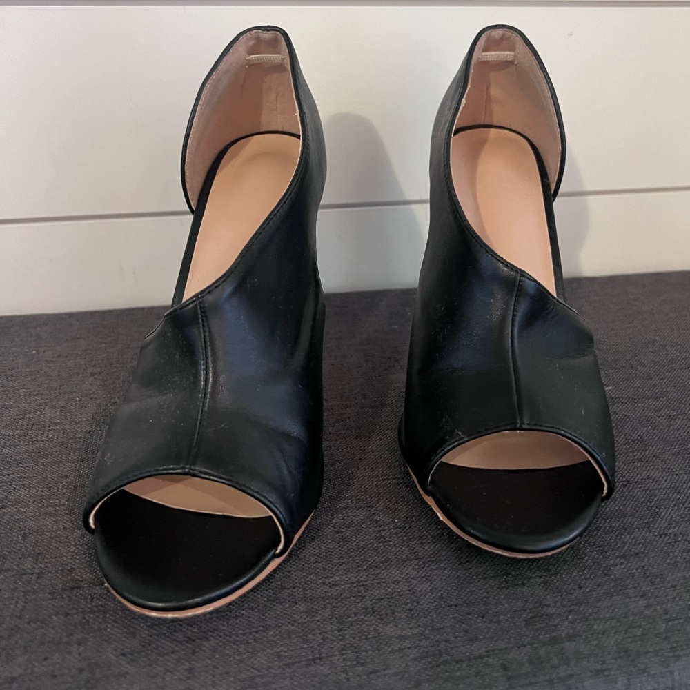 Black High Heels Half upper cross over, open toe high heels. Size 7